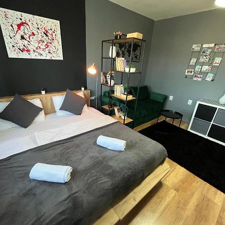 Mickitos City Center Apartment Скопье Экстерьер фото